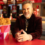 MonKs Para KFC  Elije a Manuel Mijares Para su Campaña del 10 de Mayo